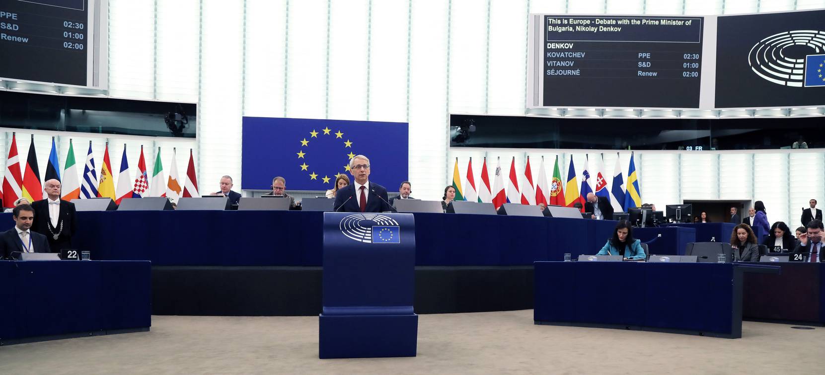  Премиерът Денков по време на дебатите с евродепутатите в Европейския парламент 